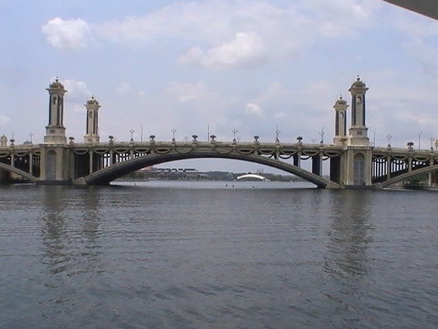 0636.jpg (147915 bytes)